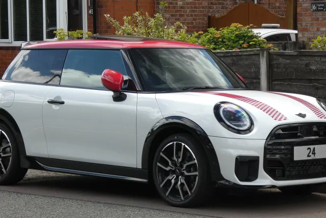 MINI MINI クーパー（3ドア）（MINI クーパー（写真は海外仕様のCooper C））